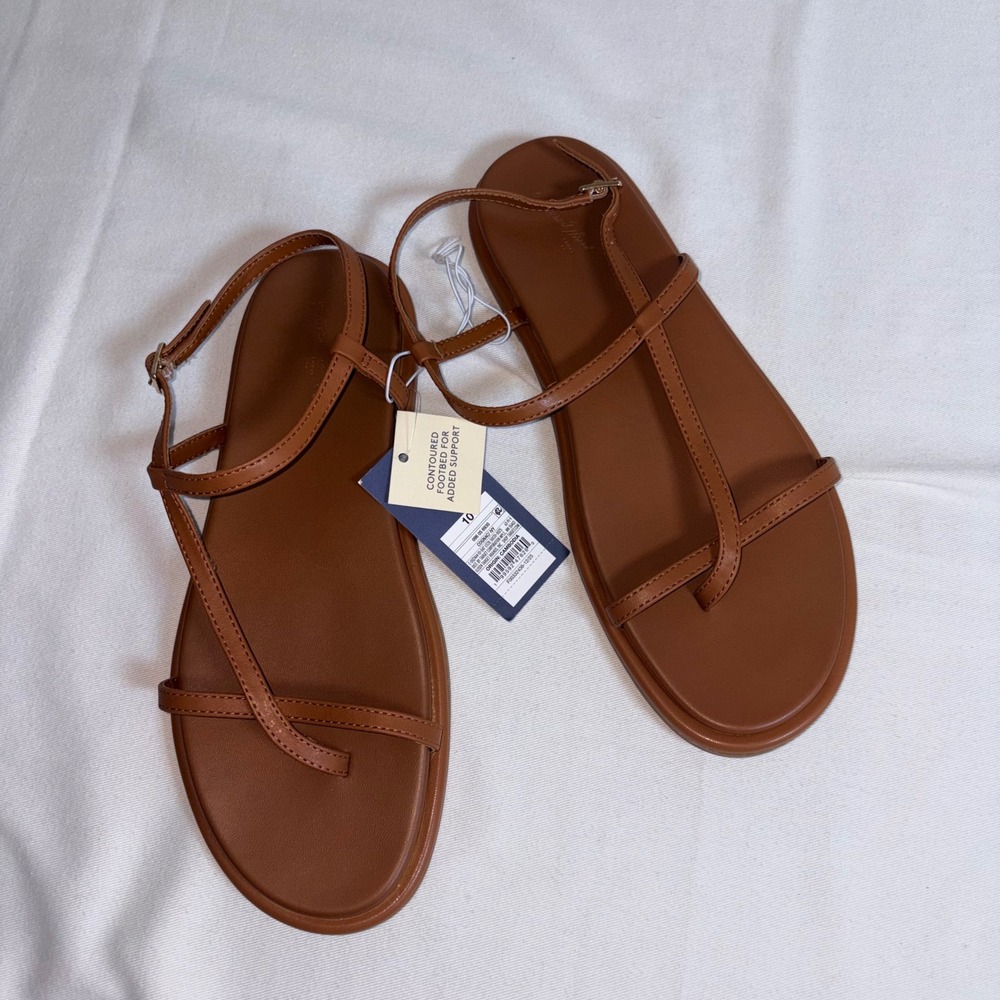 Universal Thread Ivy Sandals 10 Cognac NEW Strappy Toe Loop Contoured Footbed